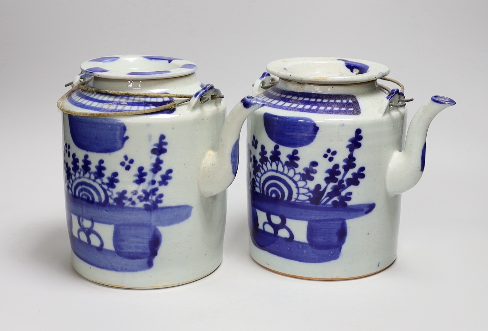 Two large Chinese blue and white teapots and covers, early 20th century, 19.5cm tall